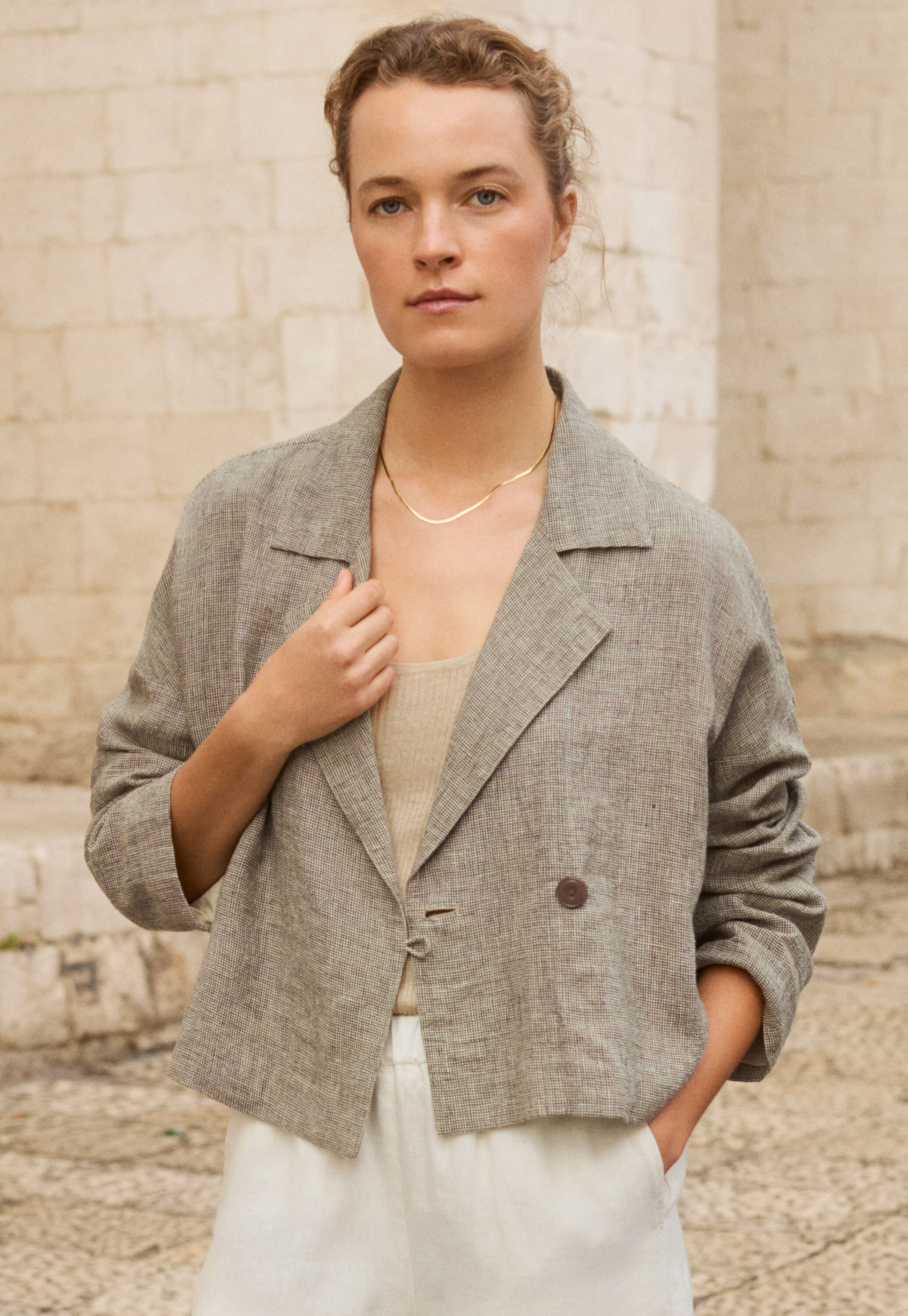 Bluse mit eingewebtem Kreuzmuster