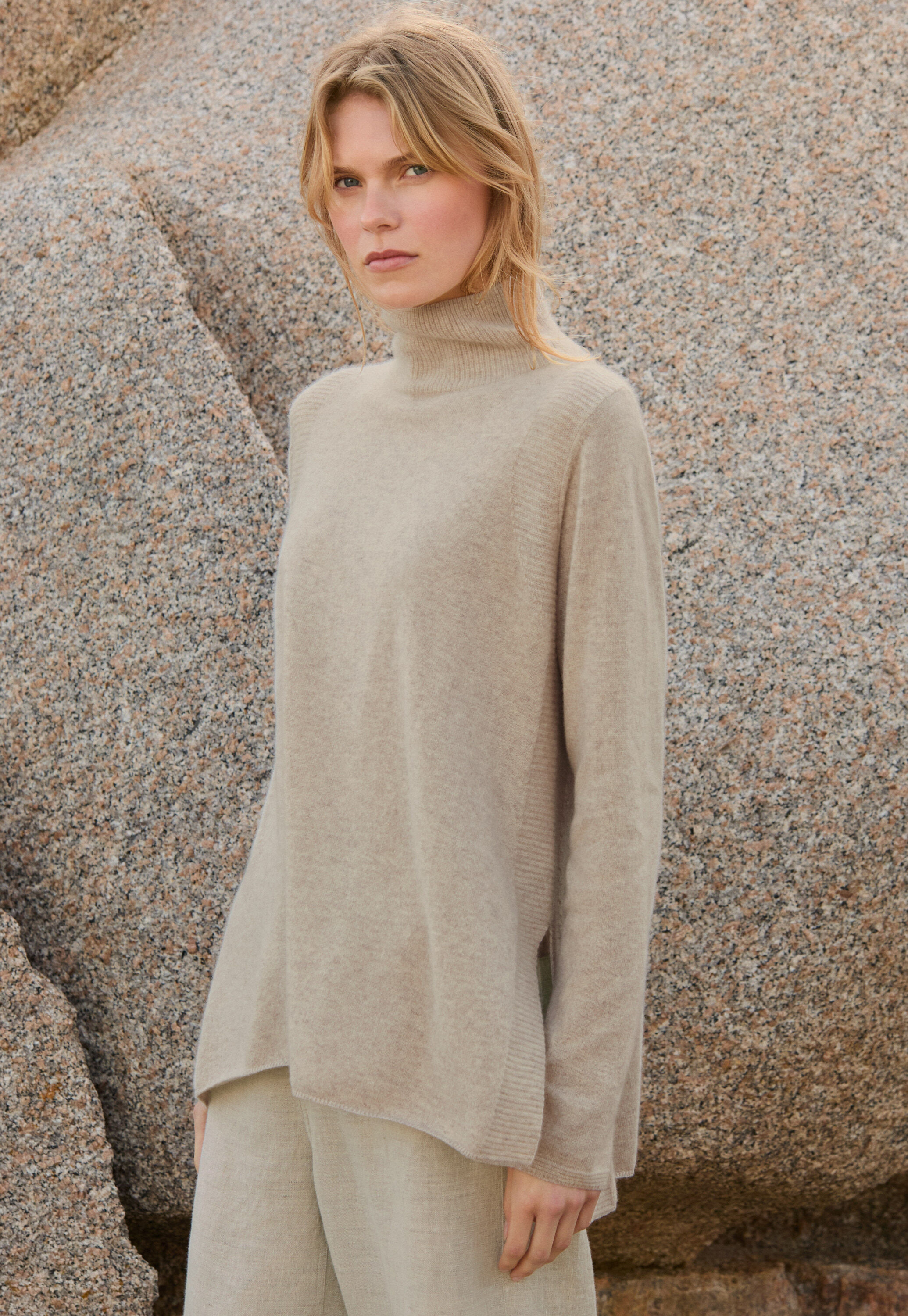 Pullover mit Trichterkragen