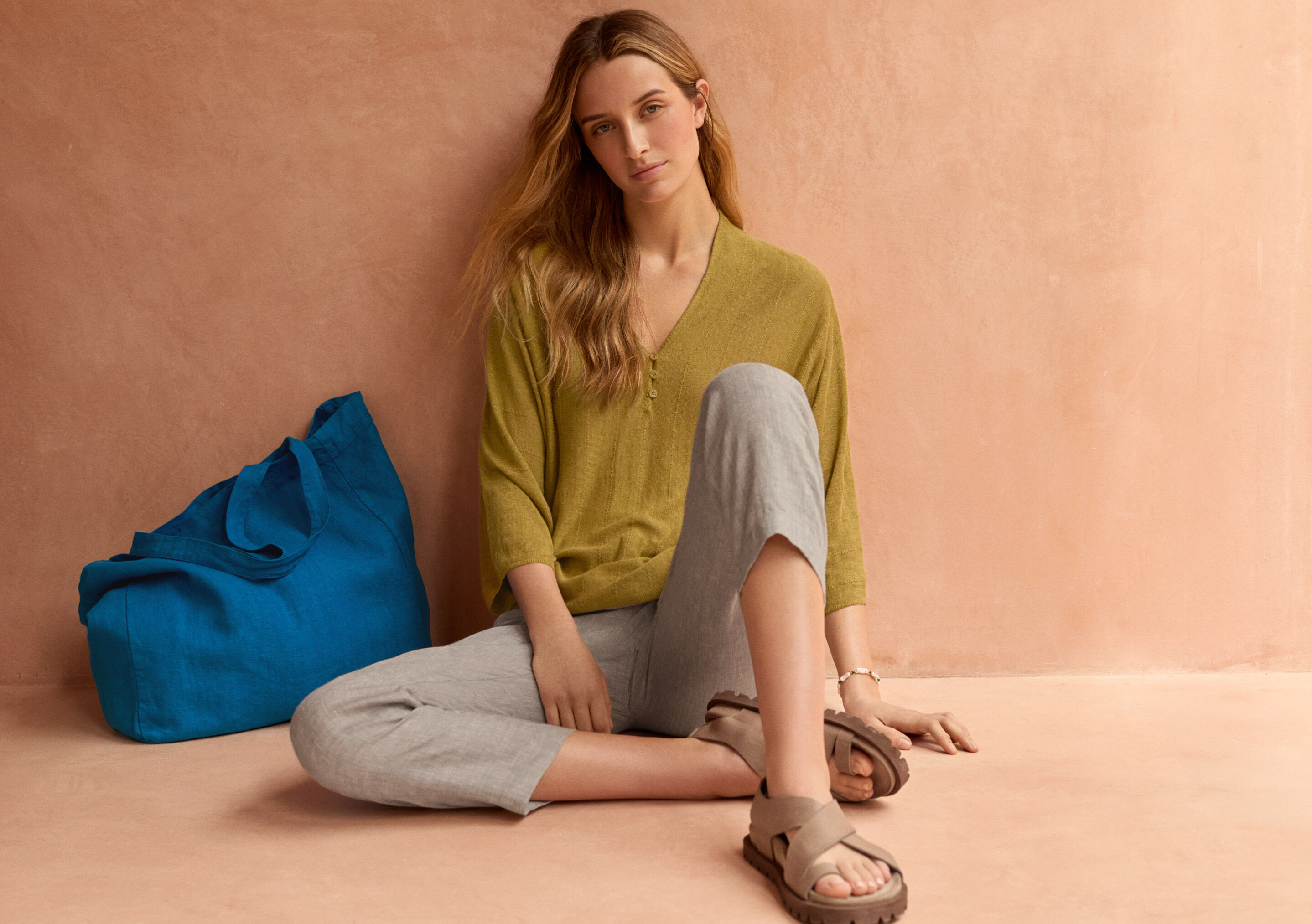 Bluse mit eingewebtem Kreuzmuster