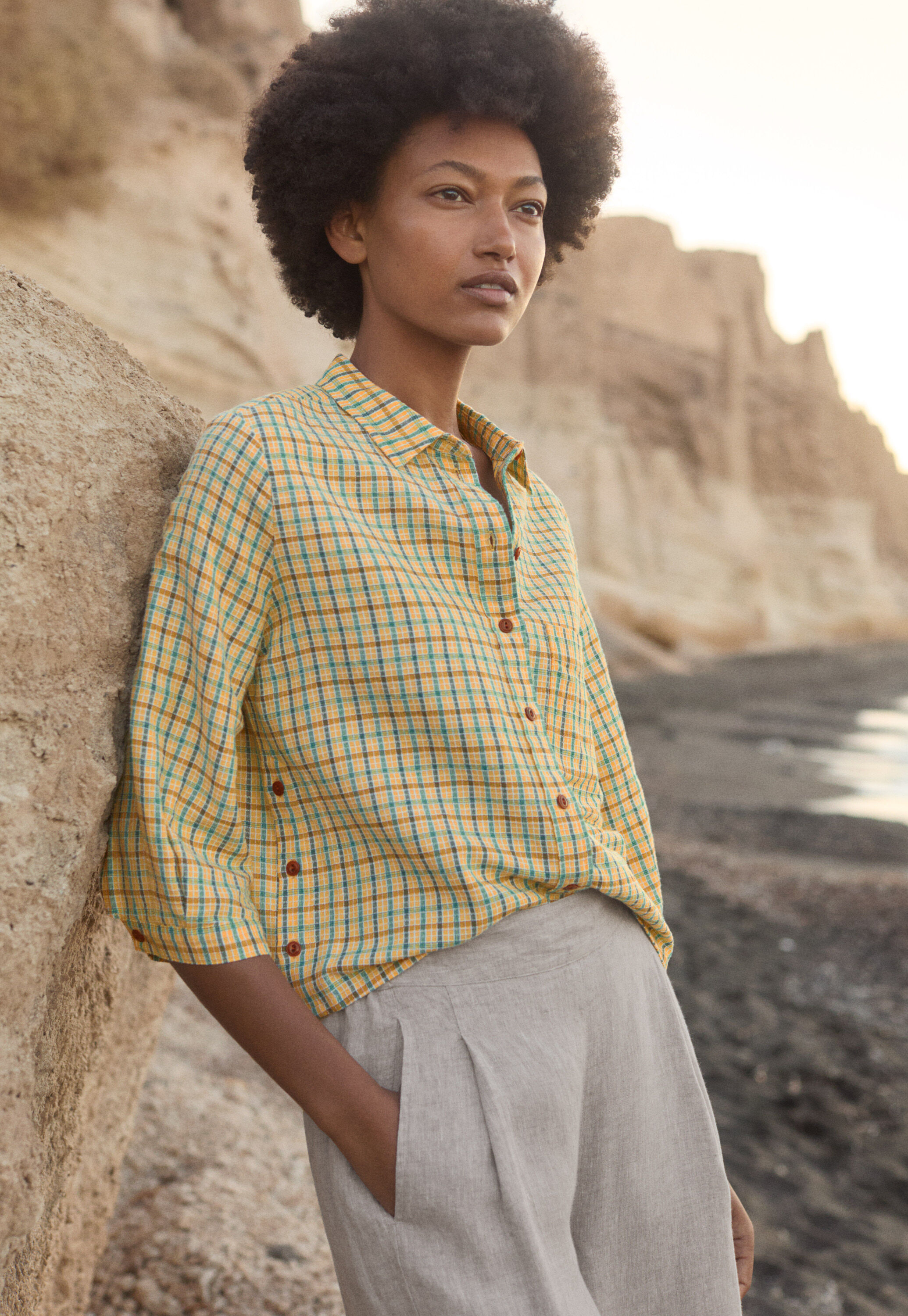 Bluse mit eingewebtem Kreuzmuster