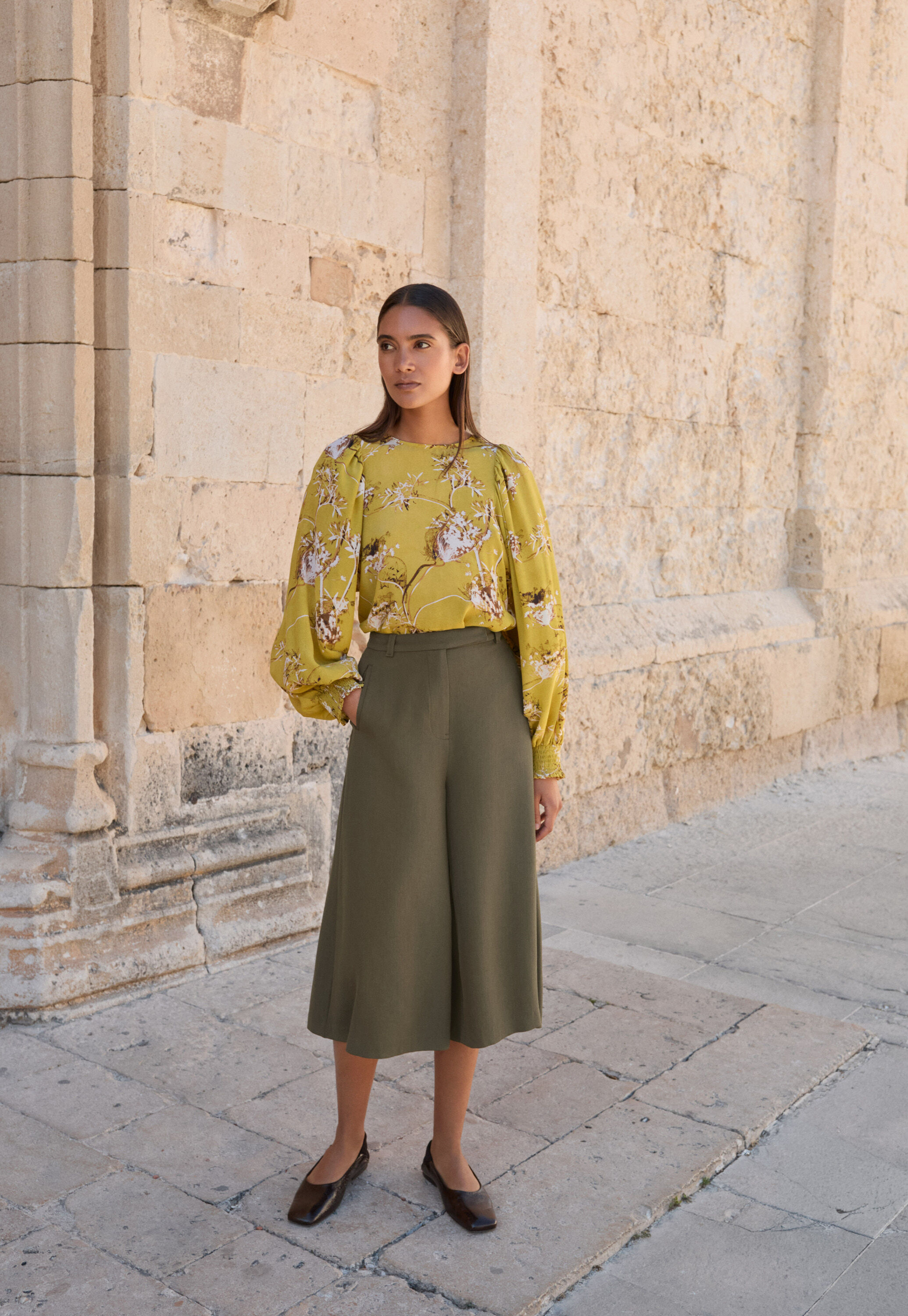 Bluse mit geschwungenen &Auml;rmeln