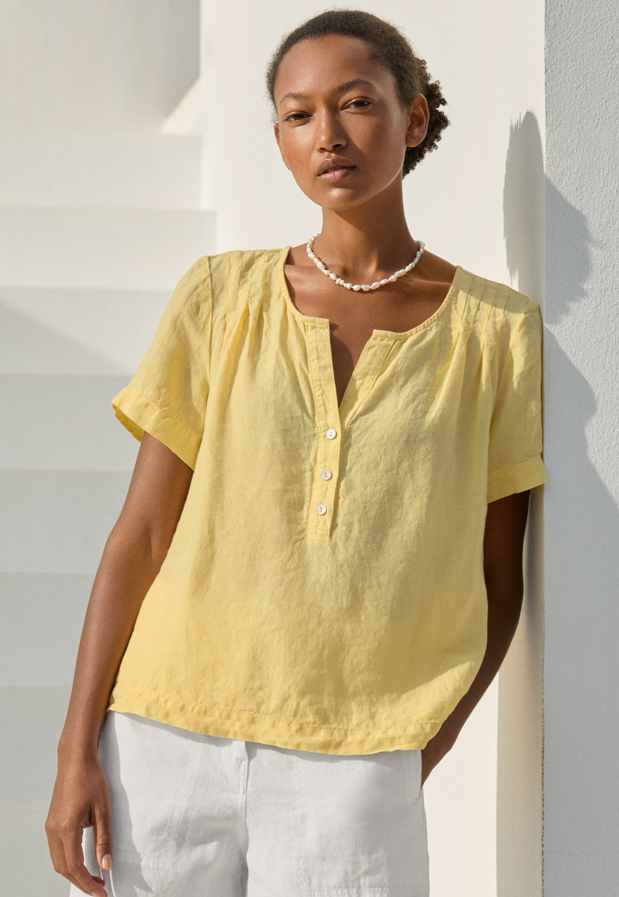 Bluse mit eingewebtem Kreuzmuster