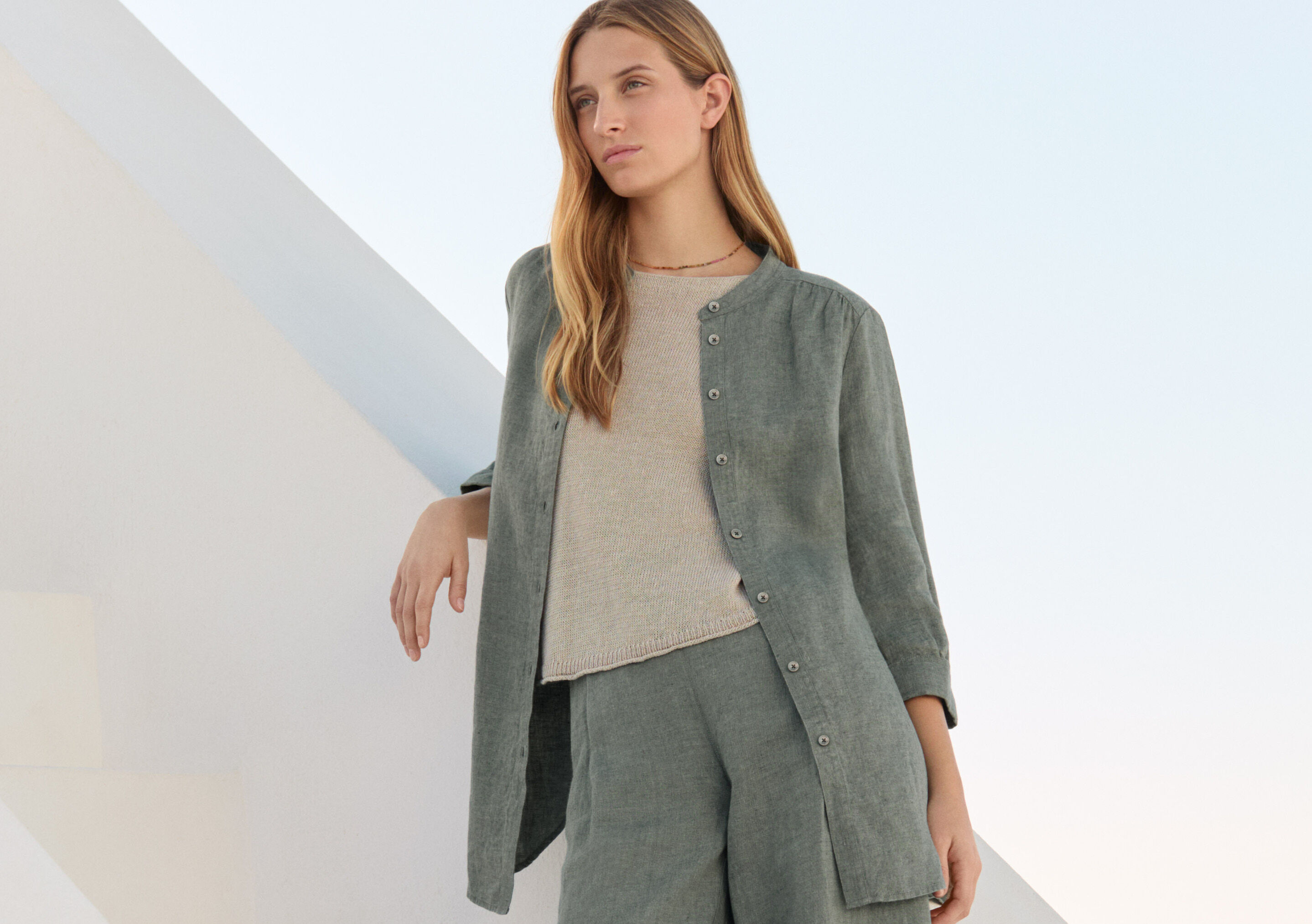 Bluse mit eingewebtem Kreuzmuster