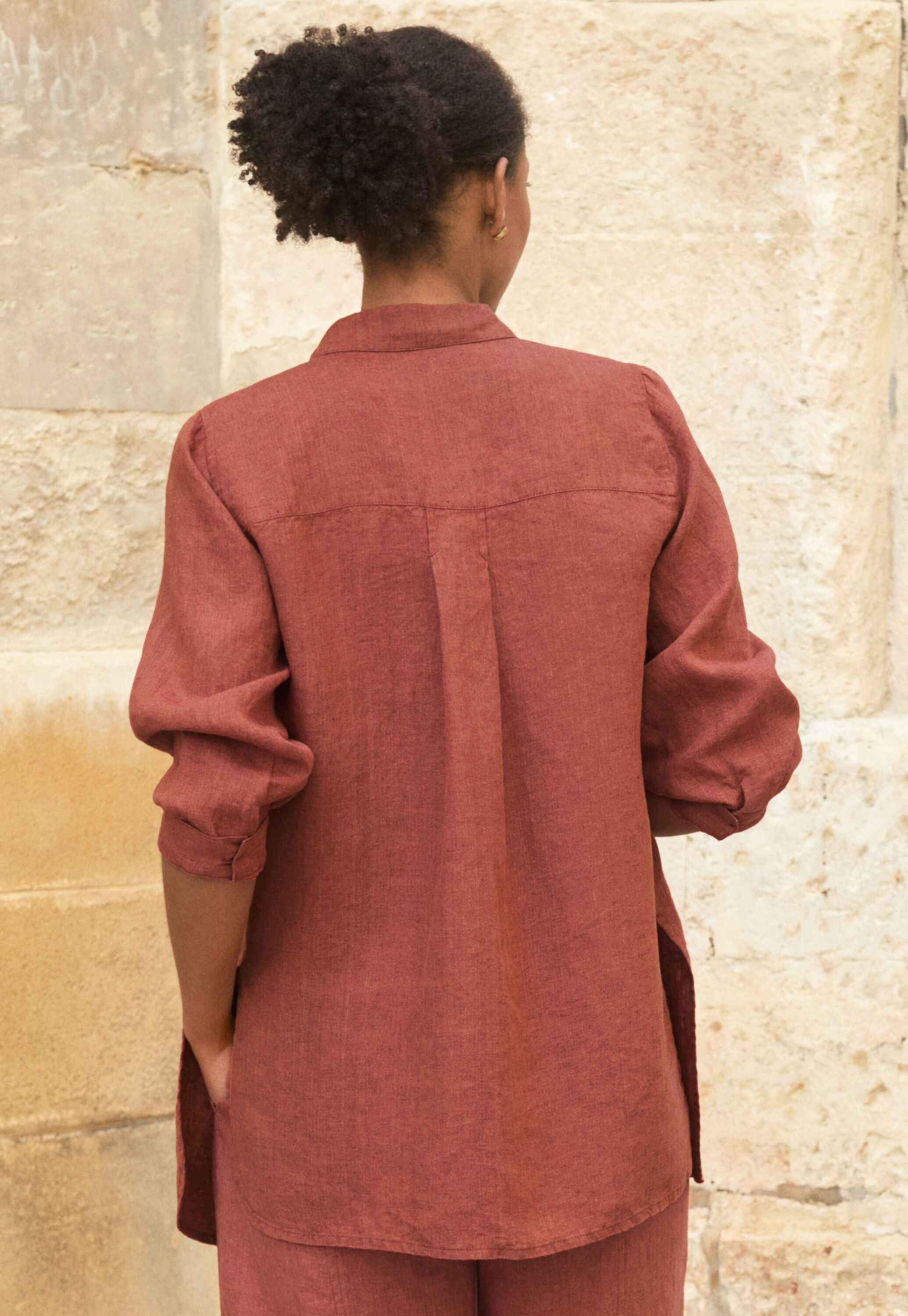 Bluse mit eingewebtem Kreuzmuster