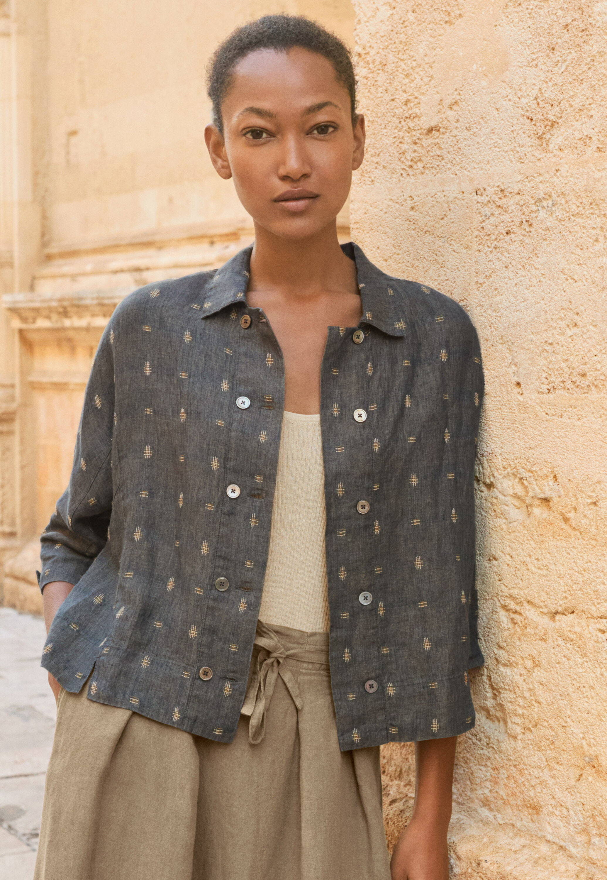 Bluse mit eingewebtem Kreuzmuster