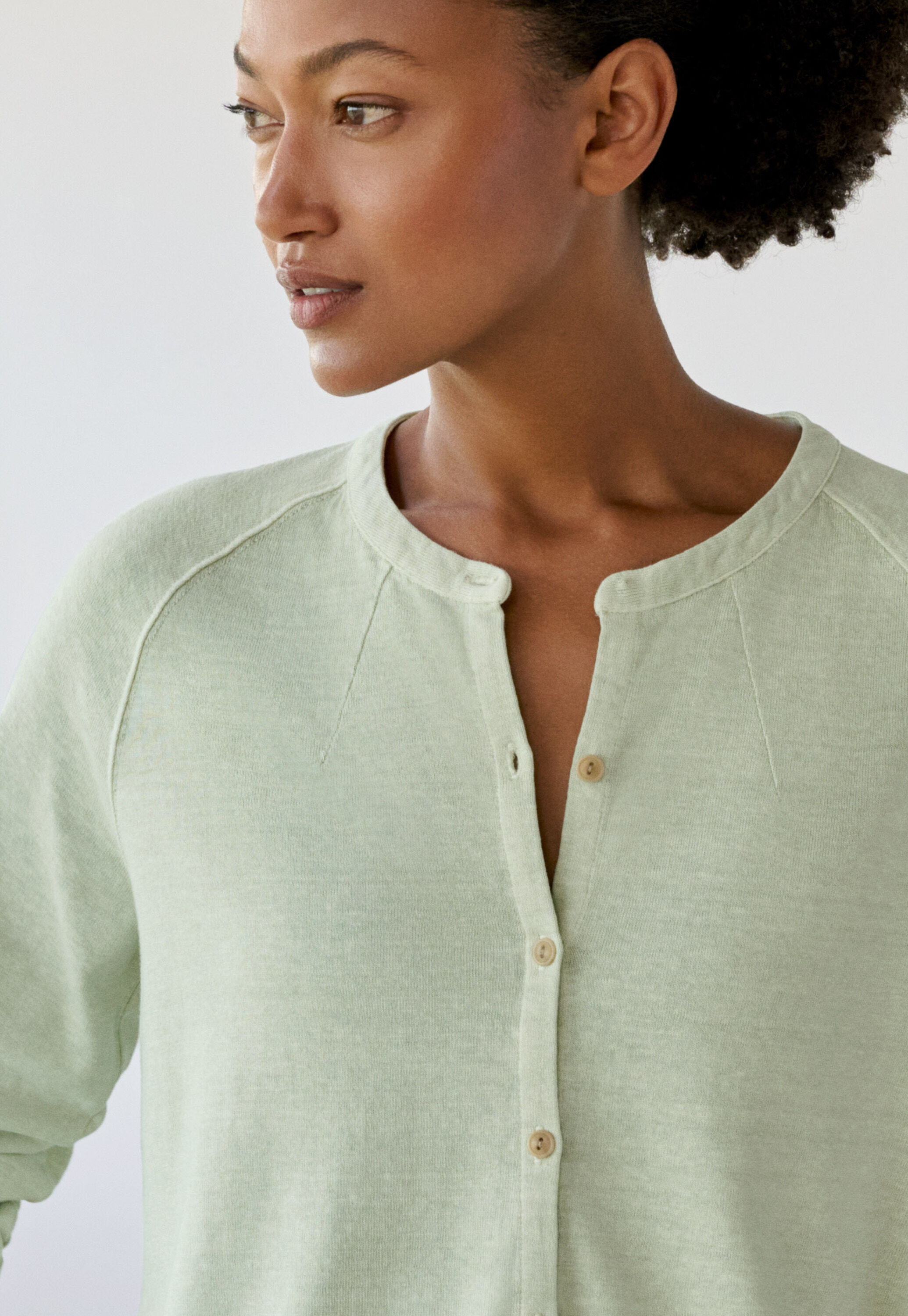 Bluse mit geschwungenen &Auml;rmeln