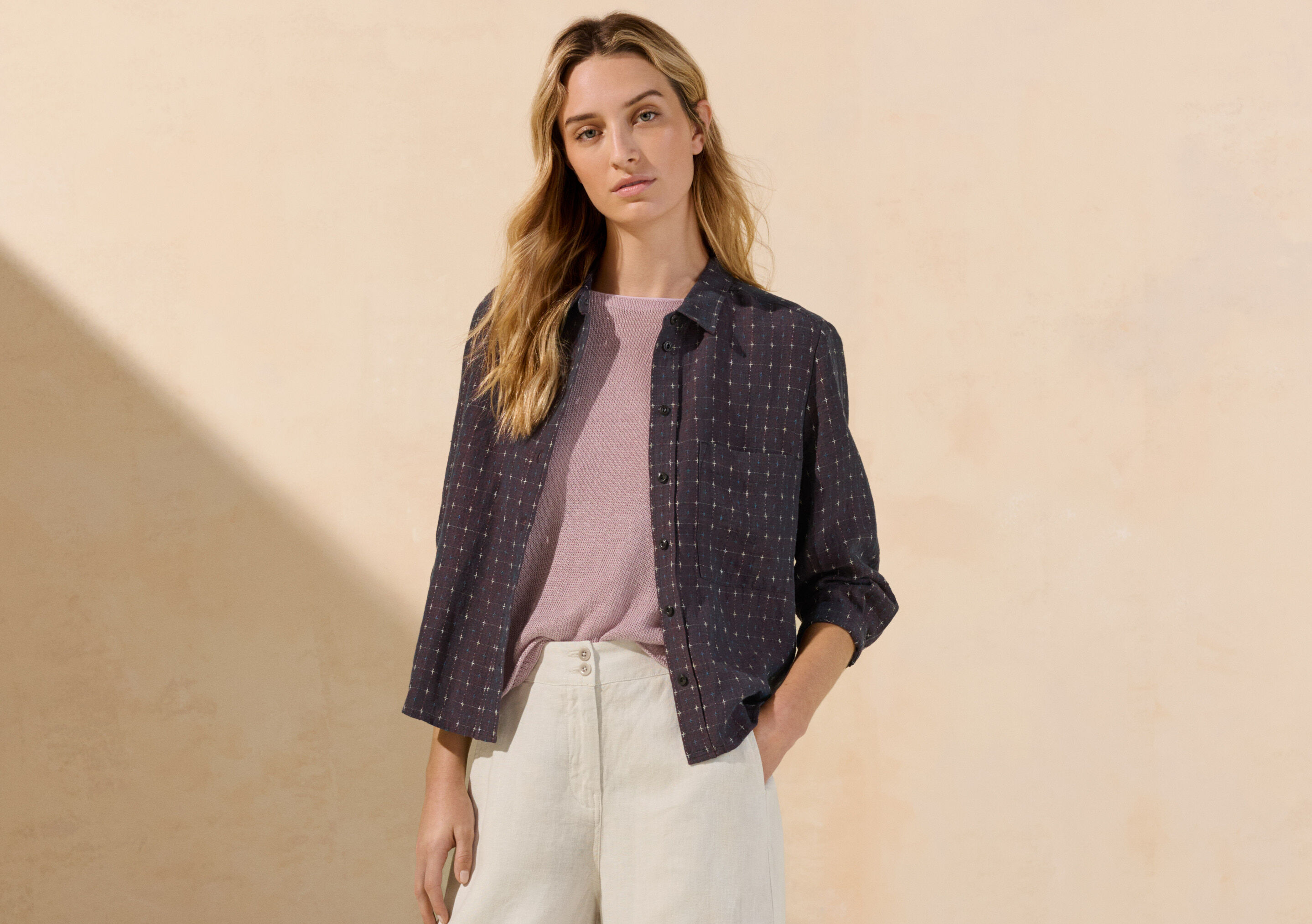 Bluse mit eingewebtem Kreuzmuster