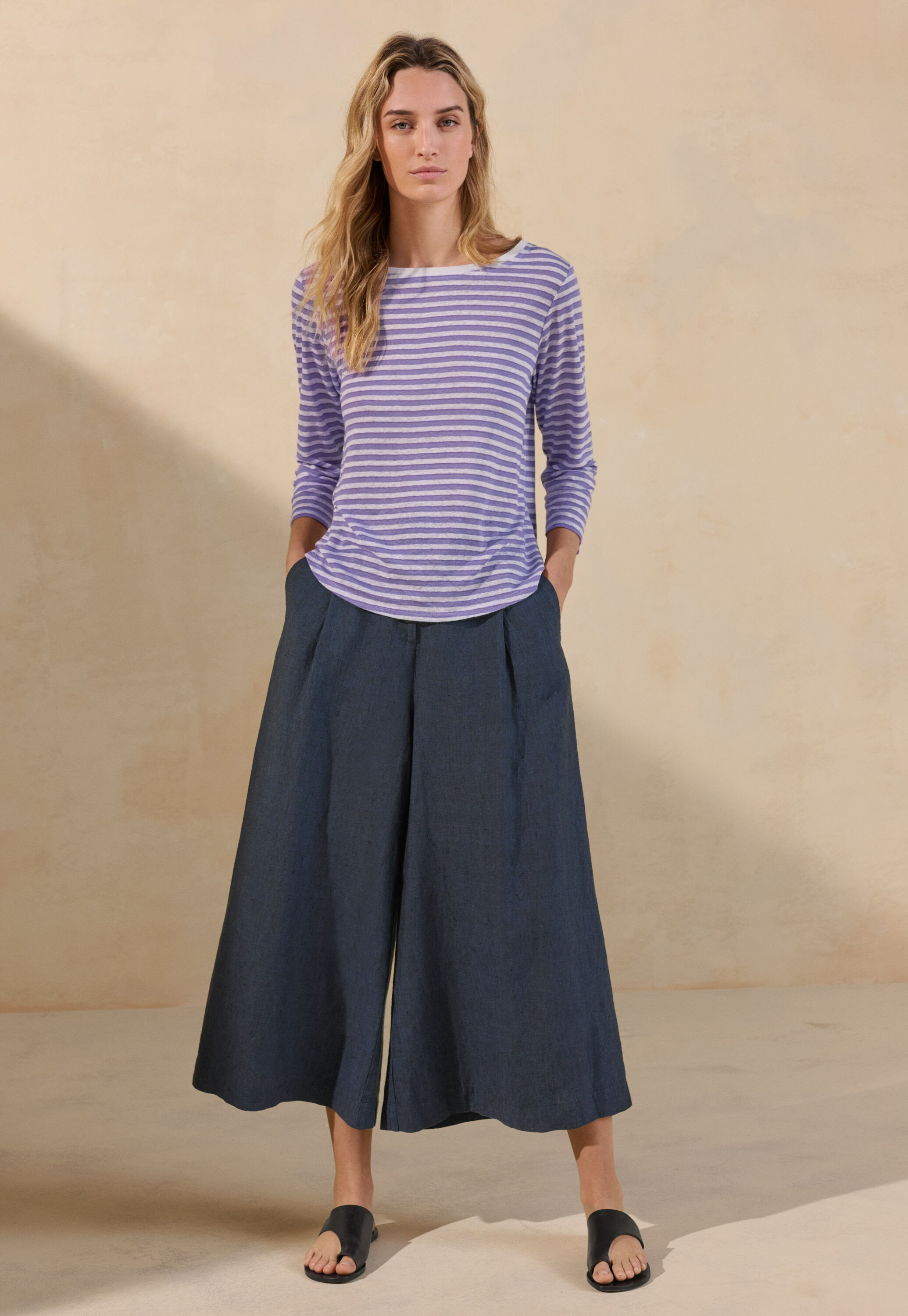 Bluse mit eingewebtem Kreuzmuster
