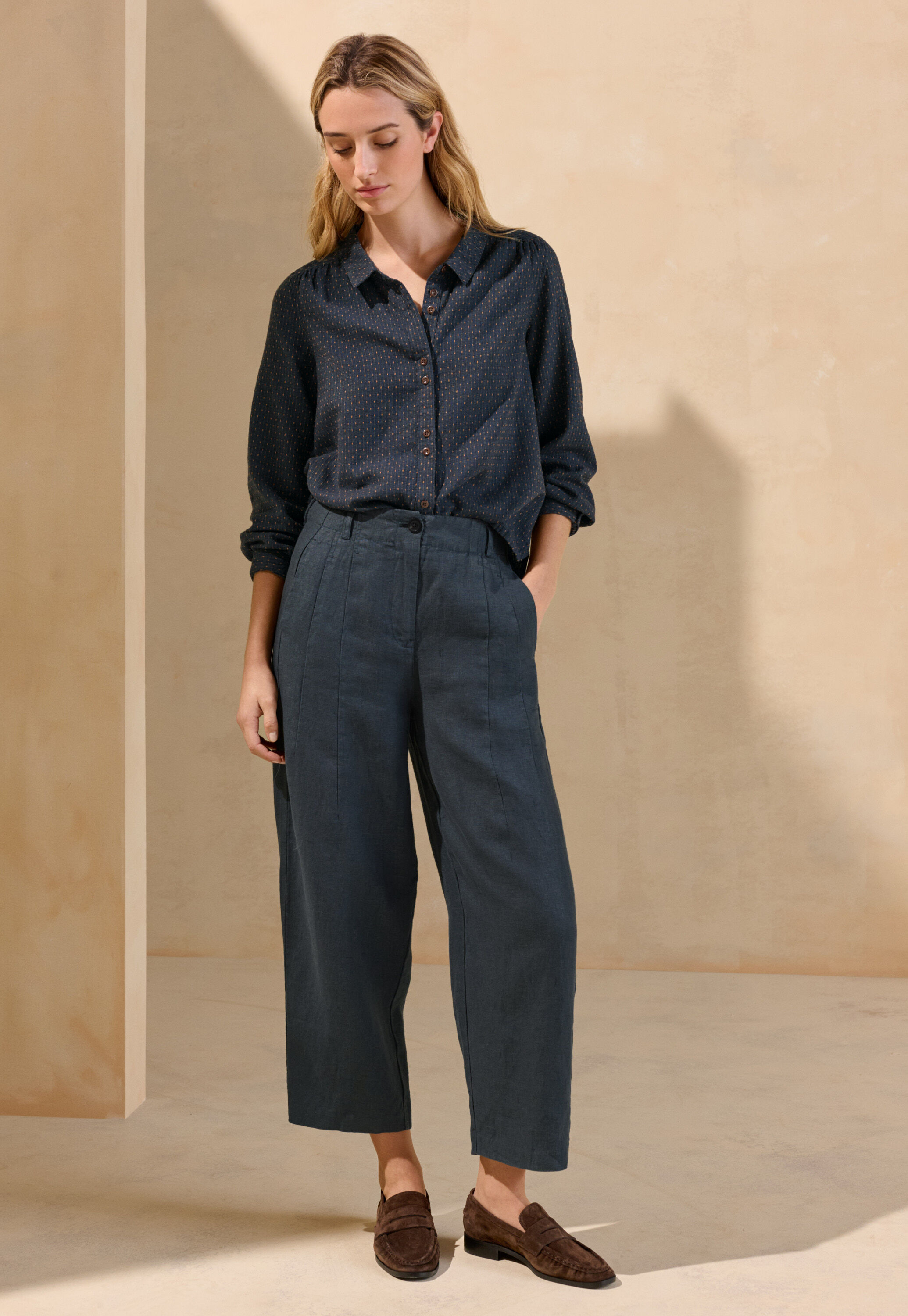 Bluse mit eingewebtem Kreuzmuster