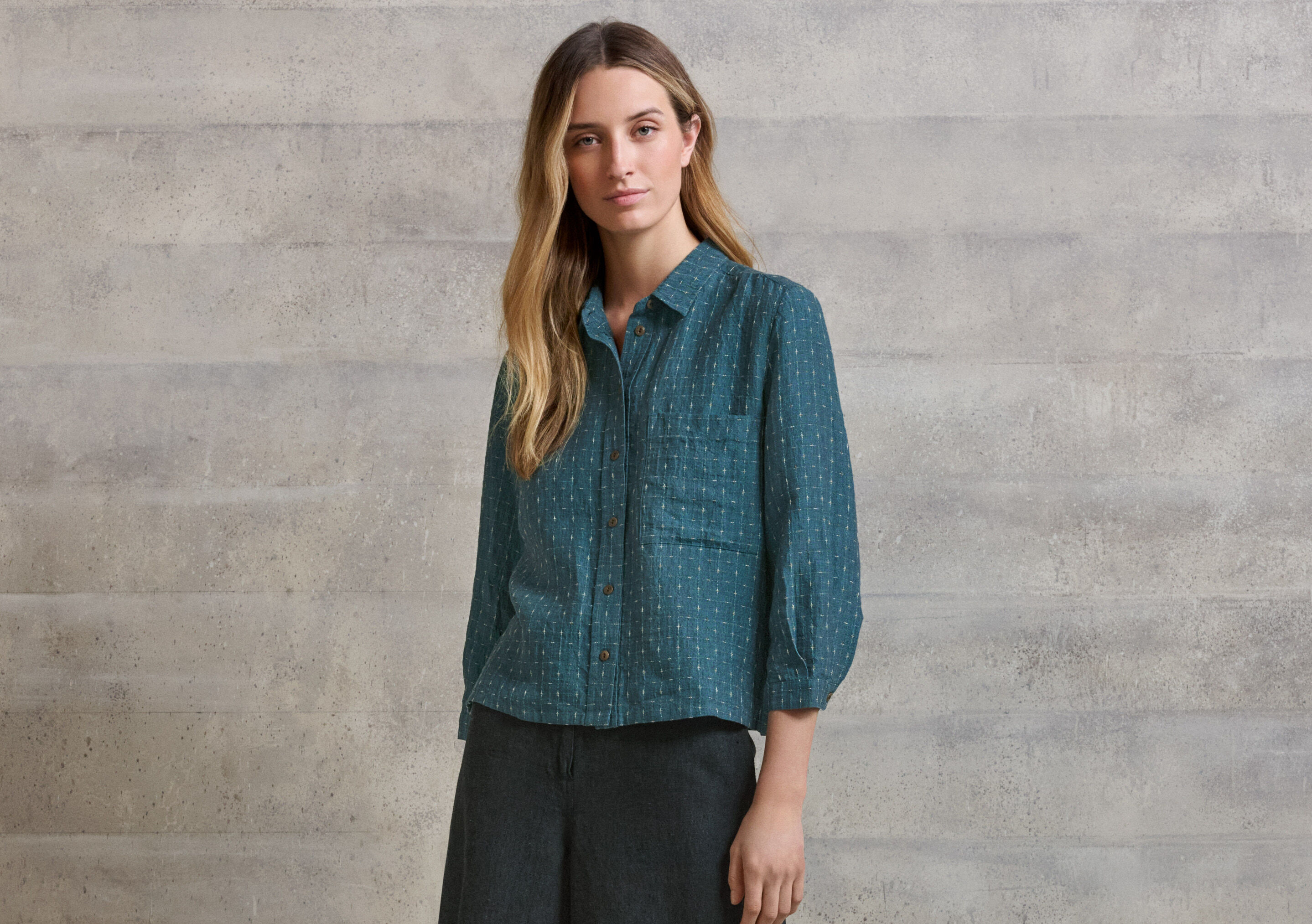 Bluse mit eingewebtem Kreuzmuster