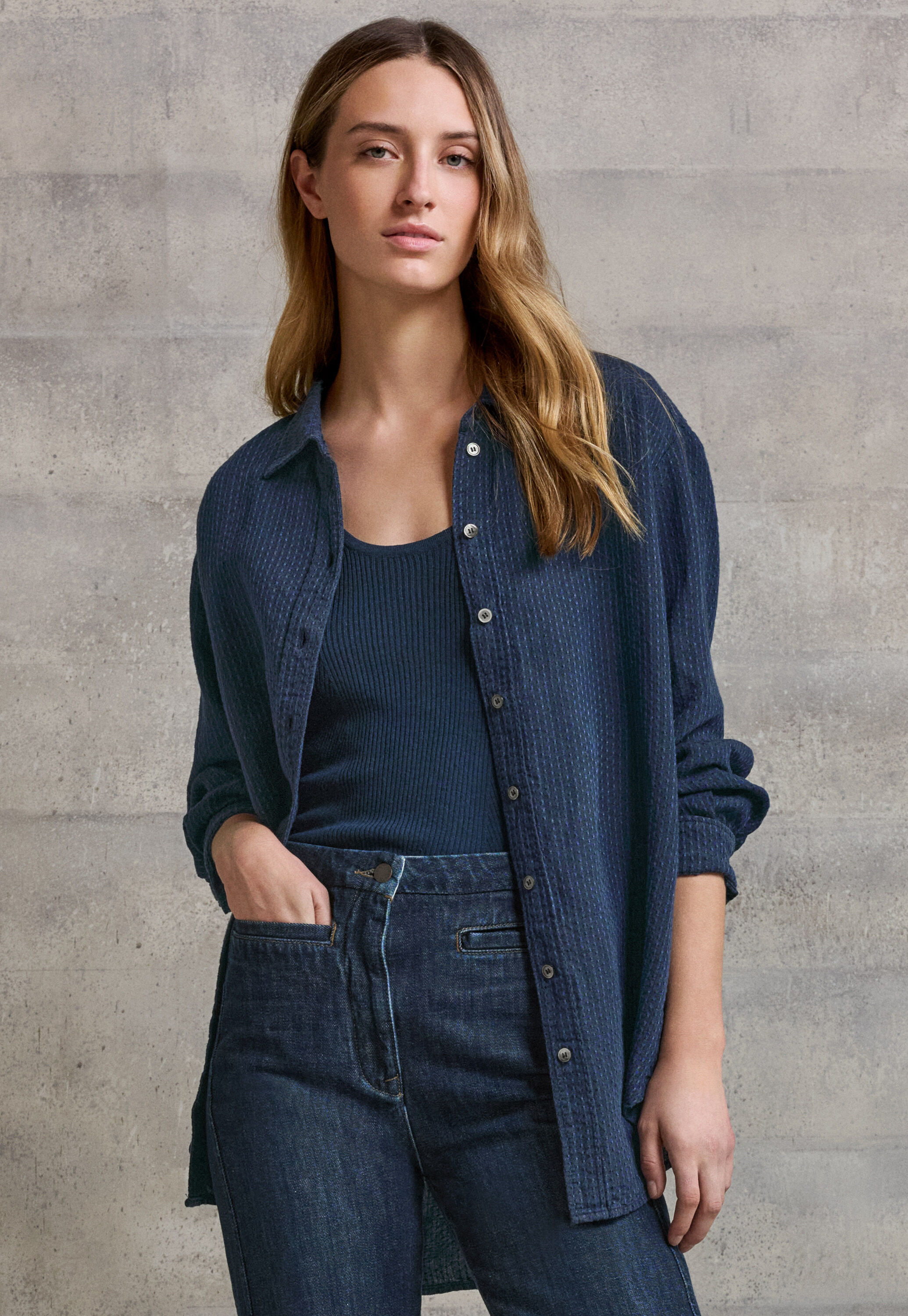 Bluse mit eingewebtem Kreuzmuster