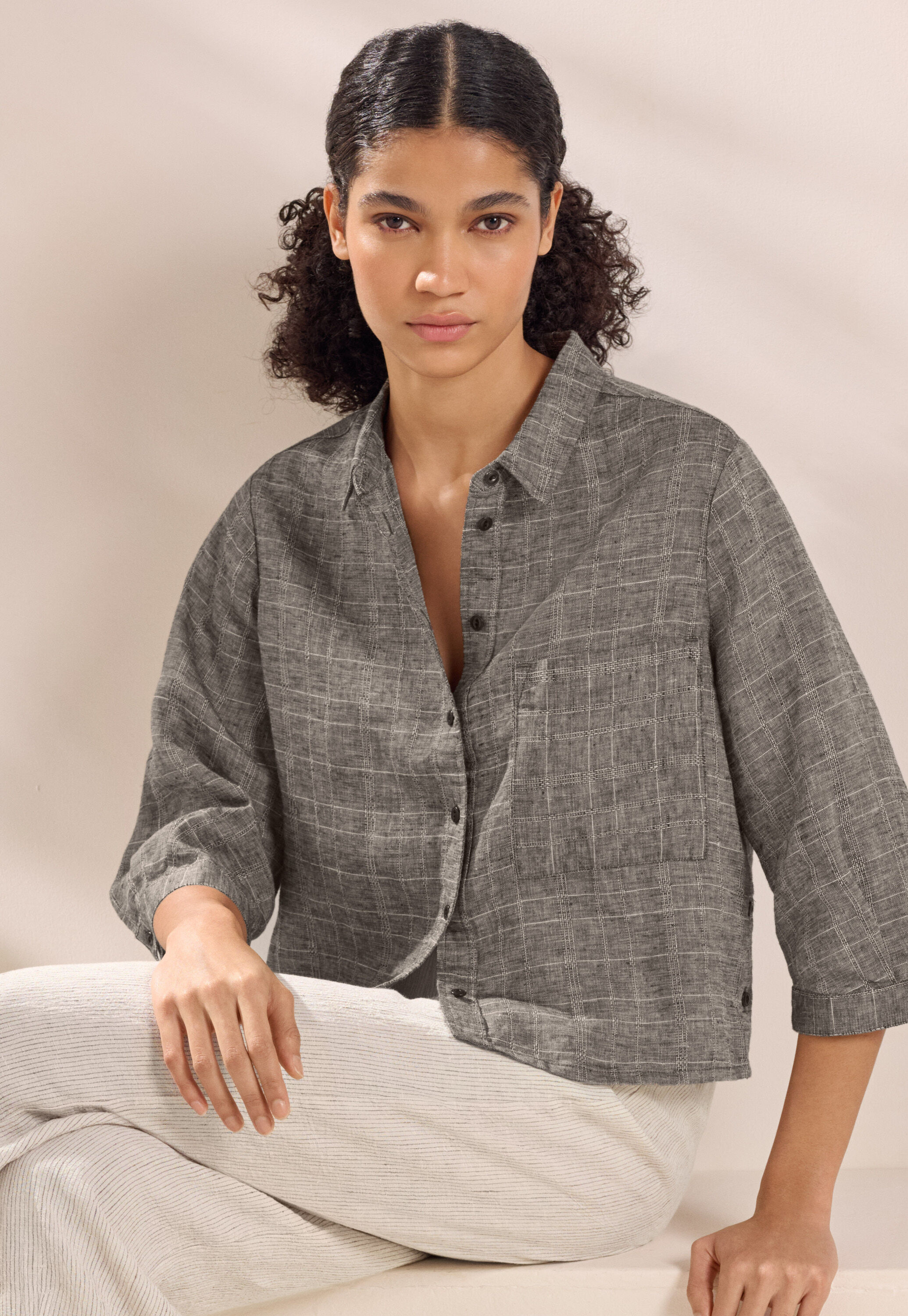 Bluse mit eingewebtem Kreuzmuster