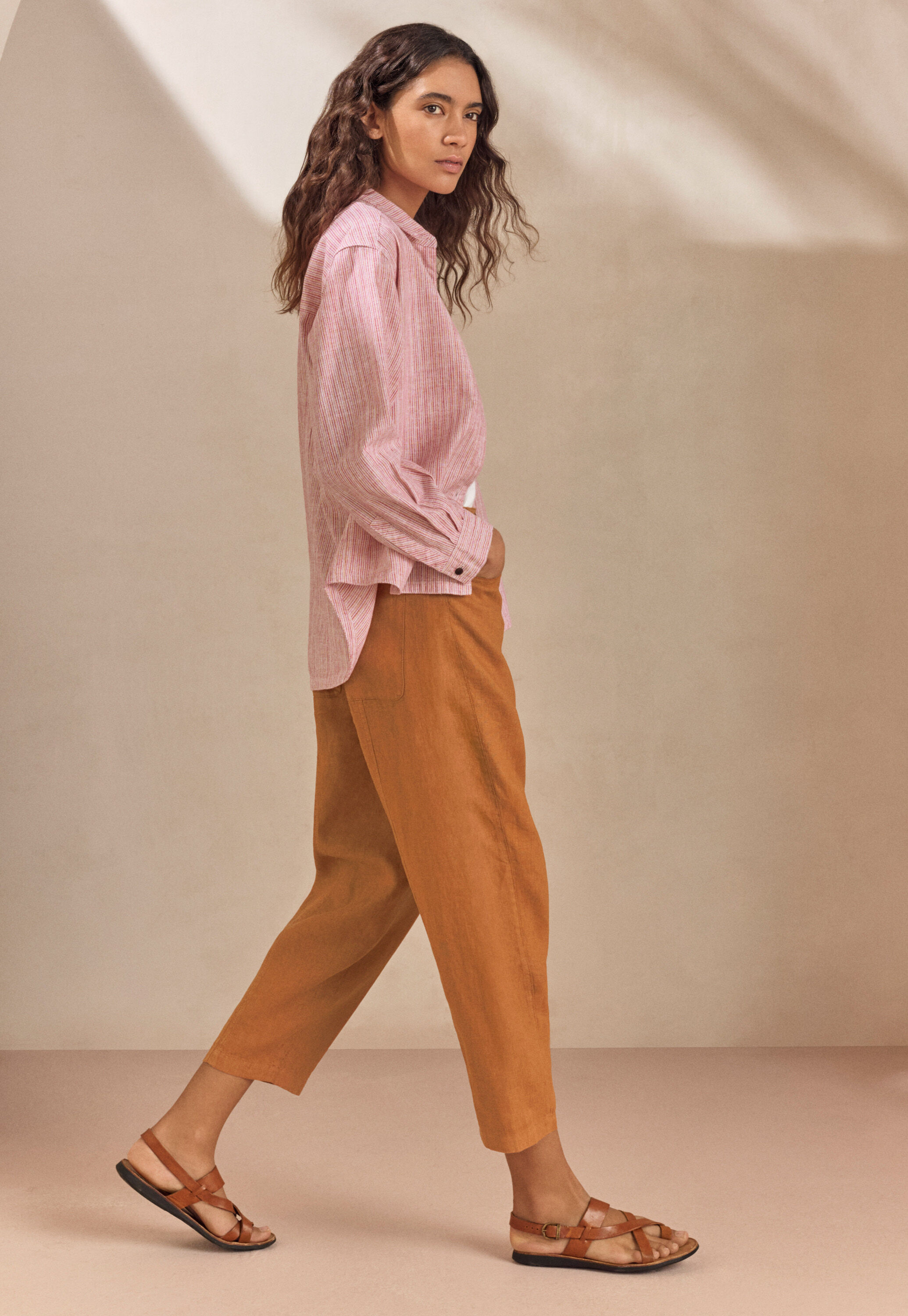 Bluse mit eingewebtem Kreuzmuster