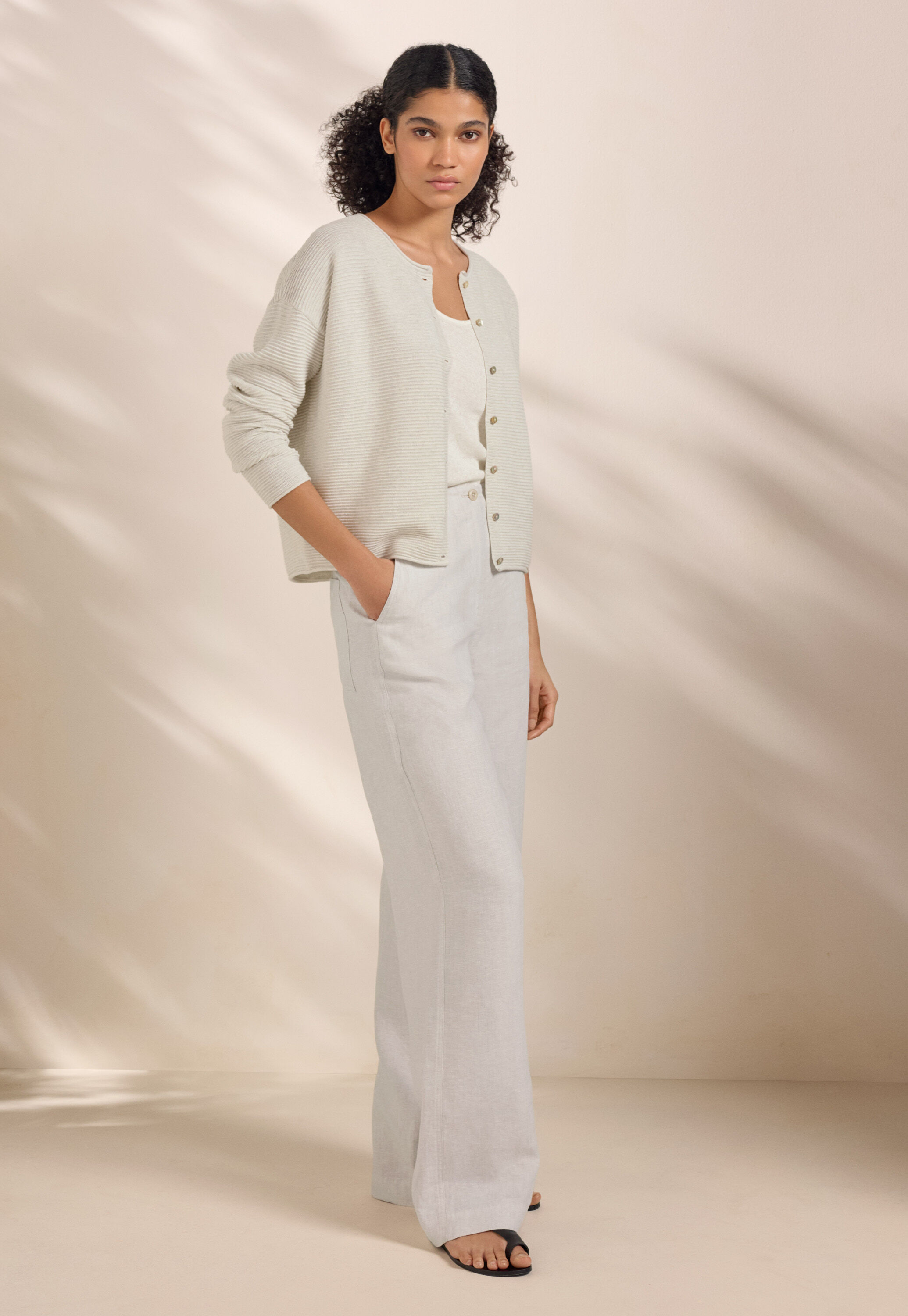 Bluse mit eingewebtem Kreuzmuster