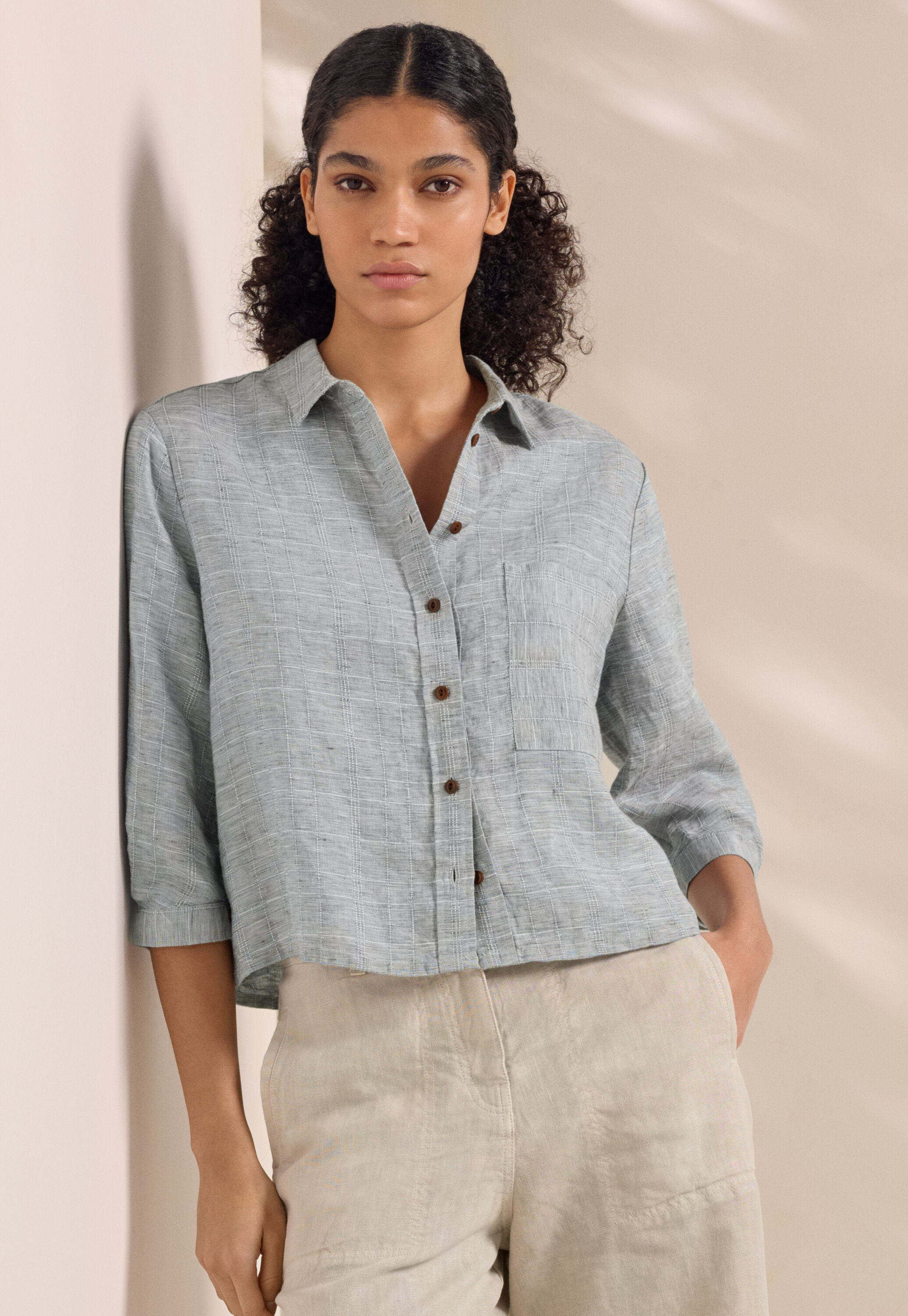 Bluse mit eingewebtem Kreuzmuster