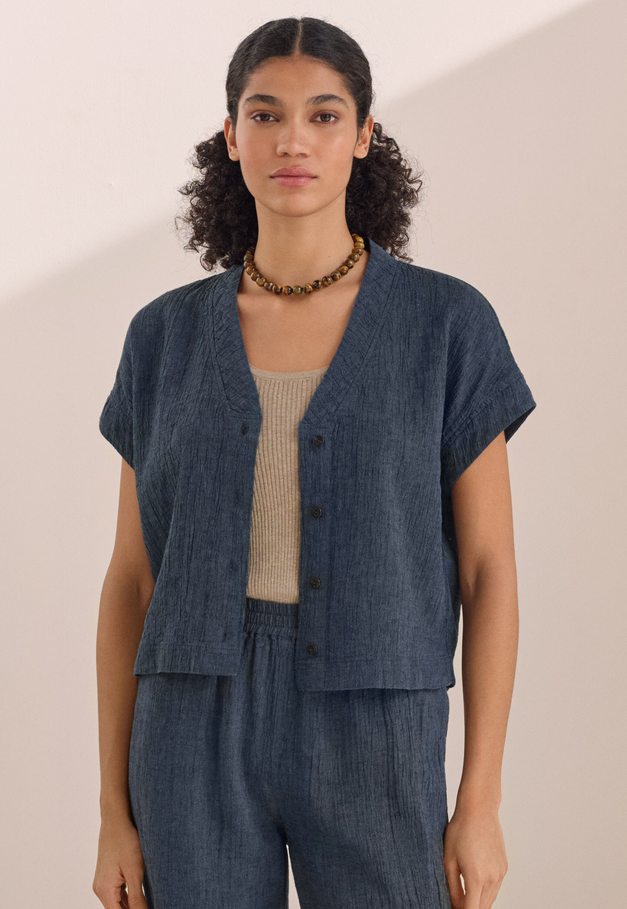 Bluse mit eingewebtem Kreuzmuster