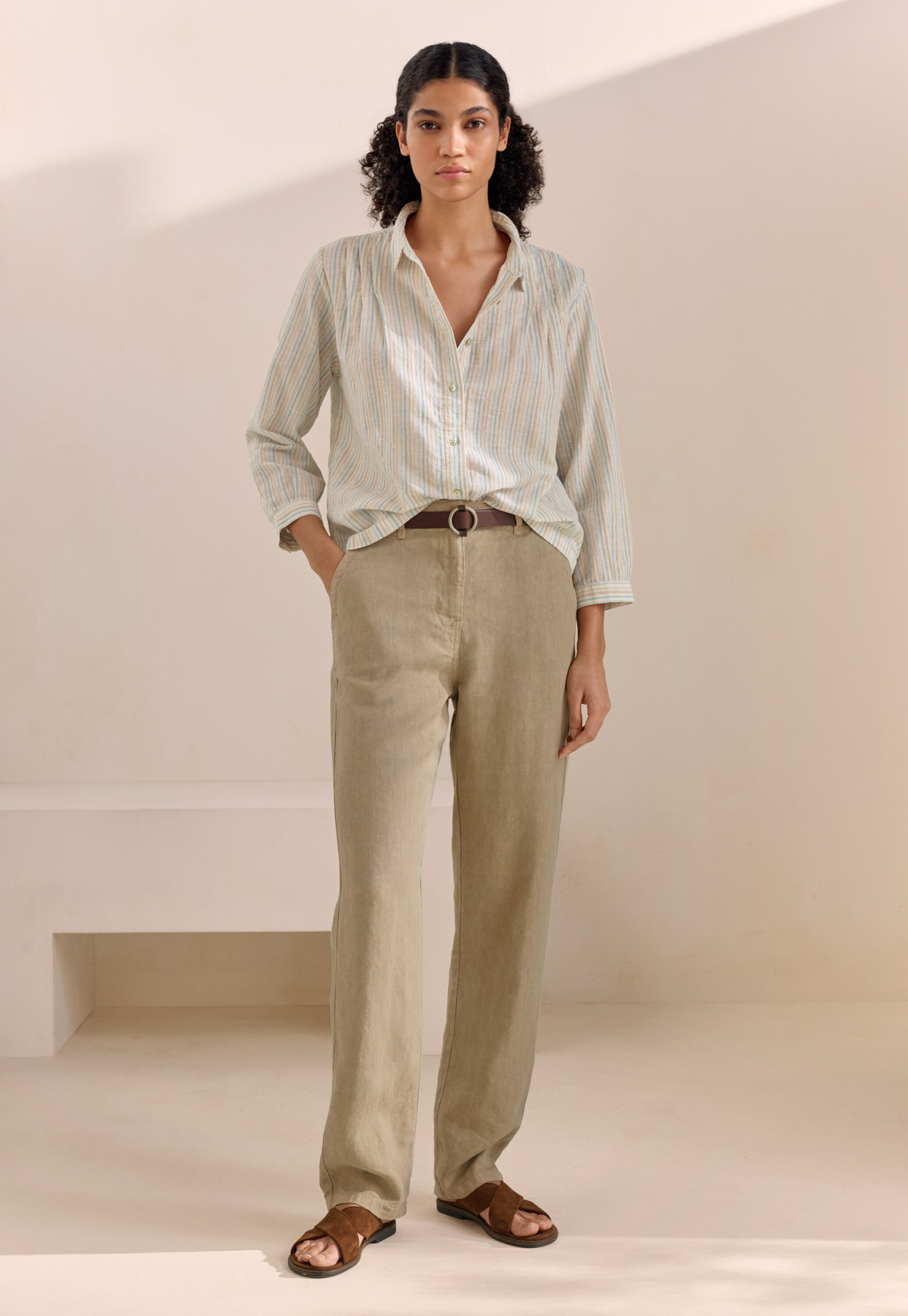 Bluse mit eingewebtem Kreuzmuster