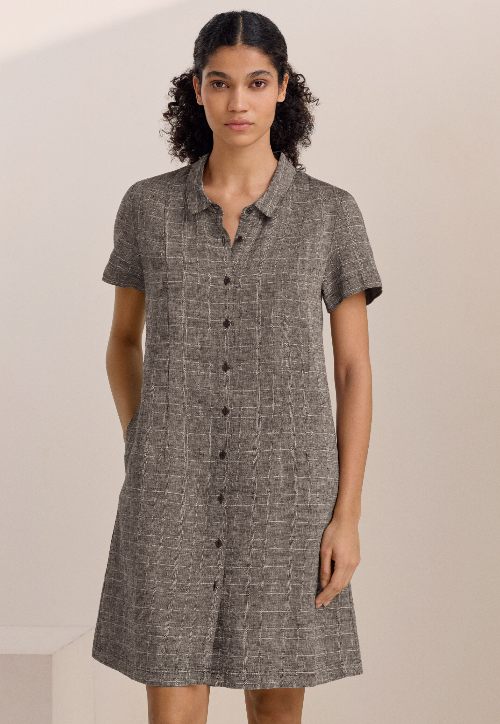 Bluse mit eingewebtem Kreuzmuster