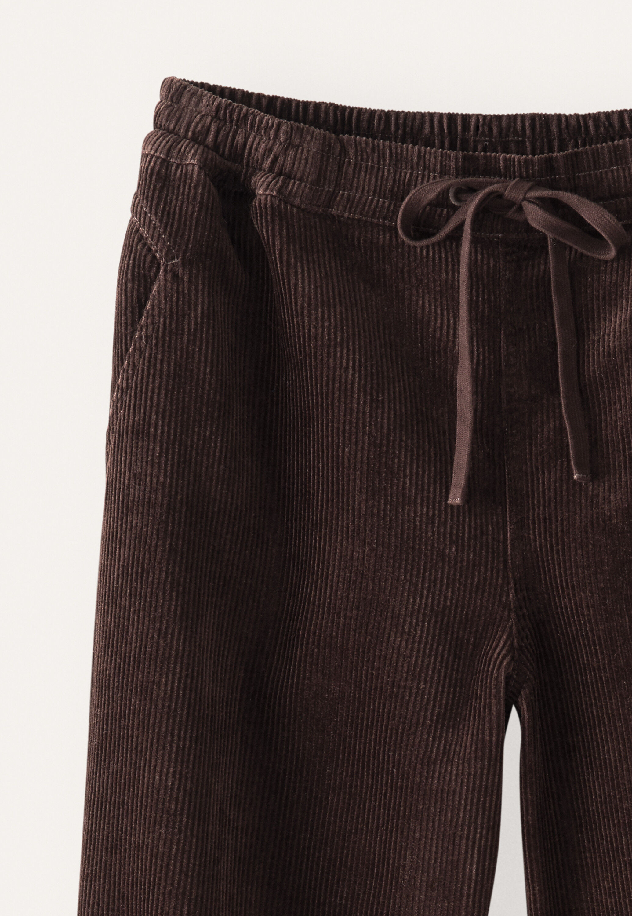 Schmal zulaufende Hose